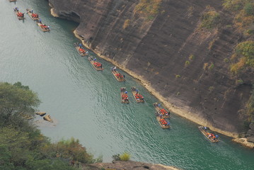 、为什么说旅游使人们产生了“空间距离”和“时间距离“,其依据是什么-