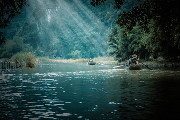 、为什么说旅游使人们产生了“空间距离”和“时间距离“,其依据是什么-